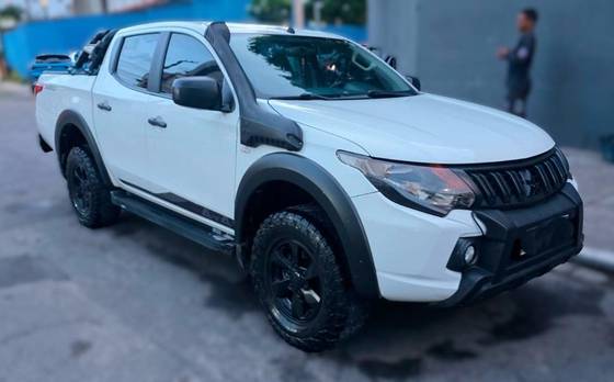 MITSUBISHI L200 TRITON 2.4 16V TURBO DIESEL GL CD 4X4 MANUAL